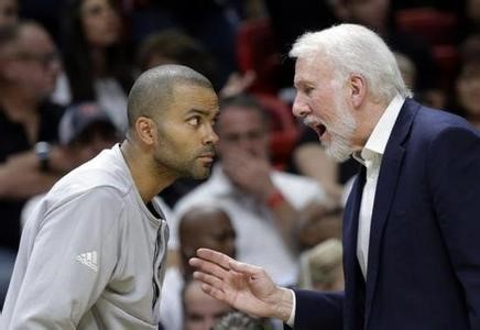 马刺球员被驱逐,马刺替补席面瘫集锦