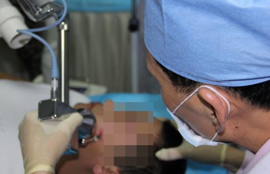 下巴长小丘疹连成片发红结痂,下巴长了密密麻麻的小丘疹怎么办