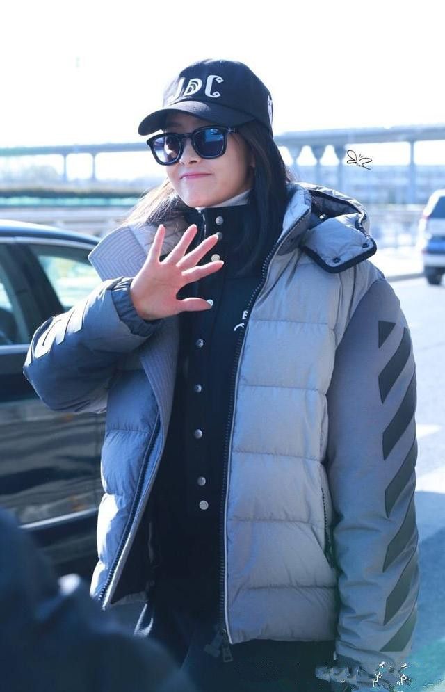 赵丽颖穿白色短款羽绒服,赵丽颖冬季穿羽绒服