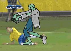 足球假摔演技爆表,足球场上演技派假摔高手