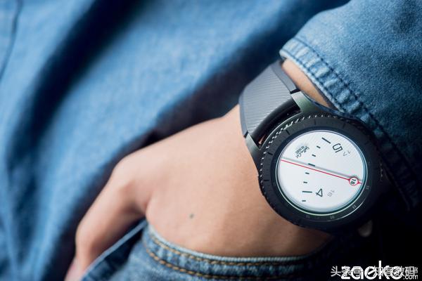 三星手表gears3现在还值得买不,三星手表gears3经典版开箱