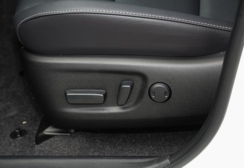 rav4荣放2015款2.0lcvt四驱新锐版,rav42016用车评价