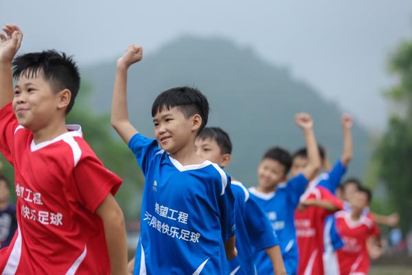 一个足球闯关的游戏有哪些,一个足球的奇幻之旅完整版