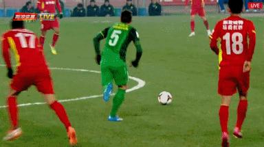 足坛史上十大令人震惊瞬间,盘点足坛五个无法复制的瞬间