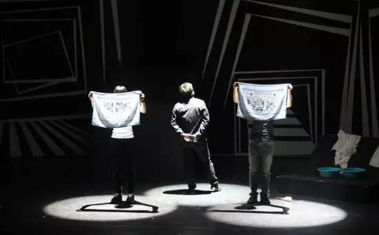 每看一出戏,就好像亲自经历了一场不能NG的人生|雅趣戏剧群在聊啥