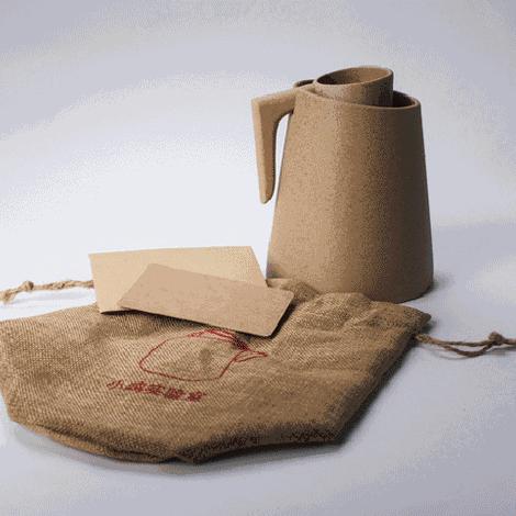 年夜饭香喷喷举起酒杯敬家人,年夜饭的碗和酒杯