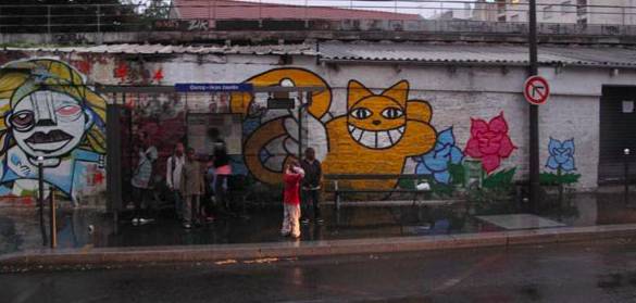 有一个街头艺术家把一只猫涂遍了巴黎，后来它遍布了全世界