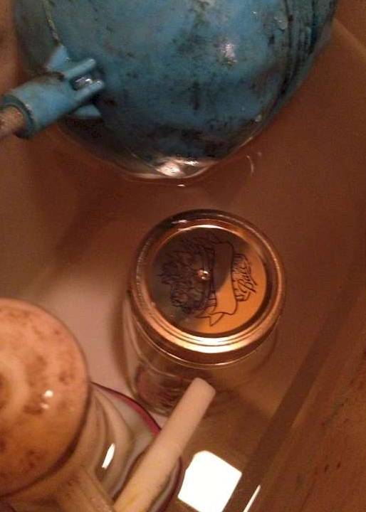 不小心掉进垃圾桶,不小心掉进了垃圾桶