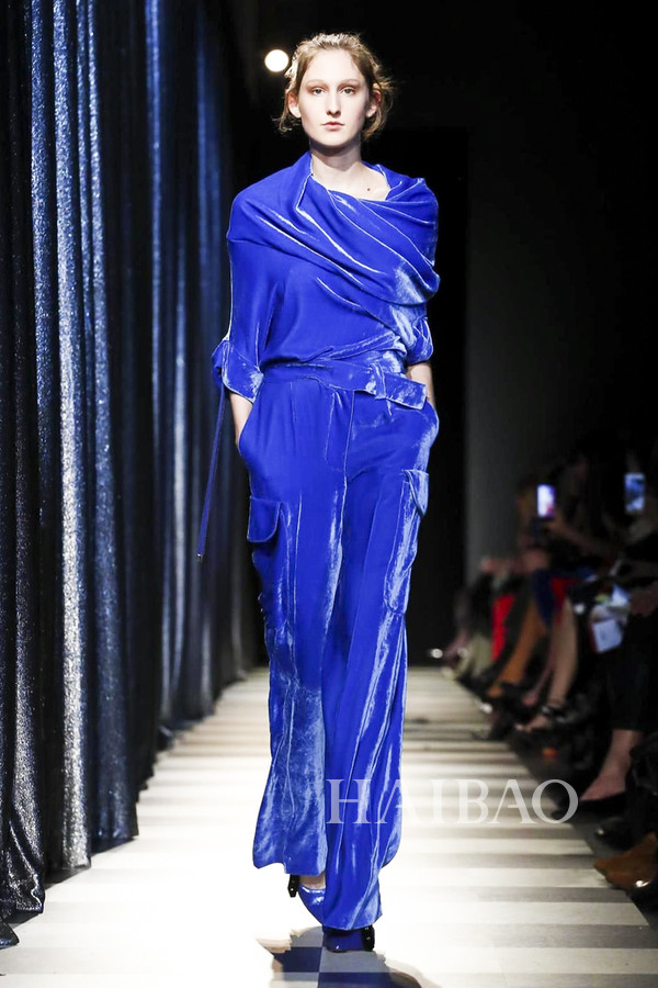 浪漫与柔媚的无限延伸！Monse2017秋冬女装秀，海报网带你亲临2017秋冬纽约时装周