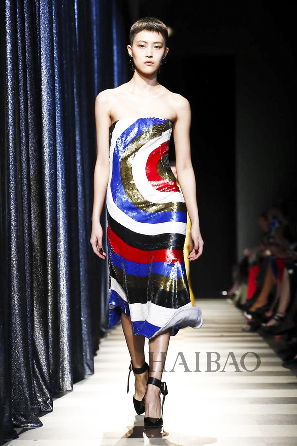 浪漫与柔媚的无限延伸！Monse2017秋冬女装秀，海报网带你亲临2017秋冬纽约时装周