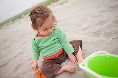 为什么孩子喜欢脱袜子穿鞋,小孩儿脱鞋脱袜子怎么干预