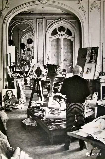 你恨死上班了对吗，但你知道艺术家上班时的样子吗？