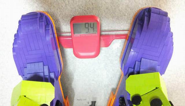 岛国手工帝花3年时间打造与小学生等高的“乐高初号机”