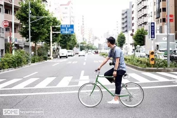 骑自行车很优雅,骑单车就得骑出优雅的感觉