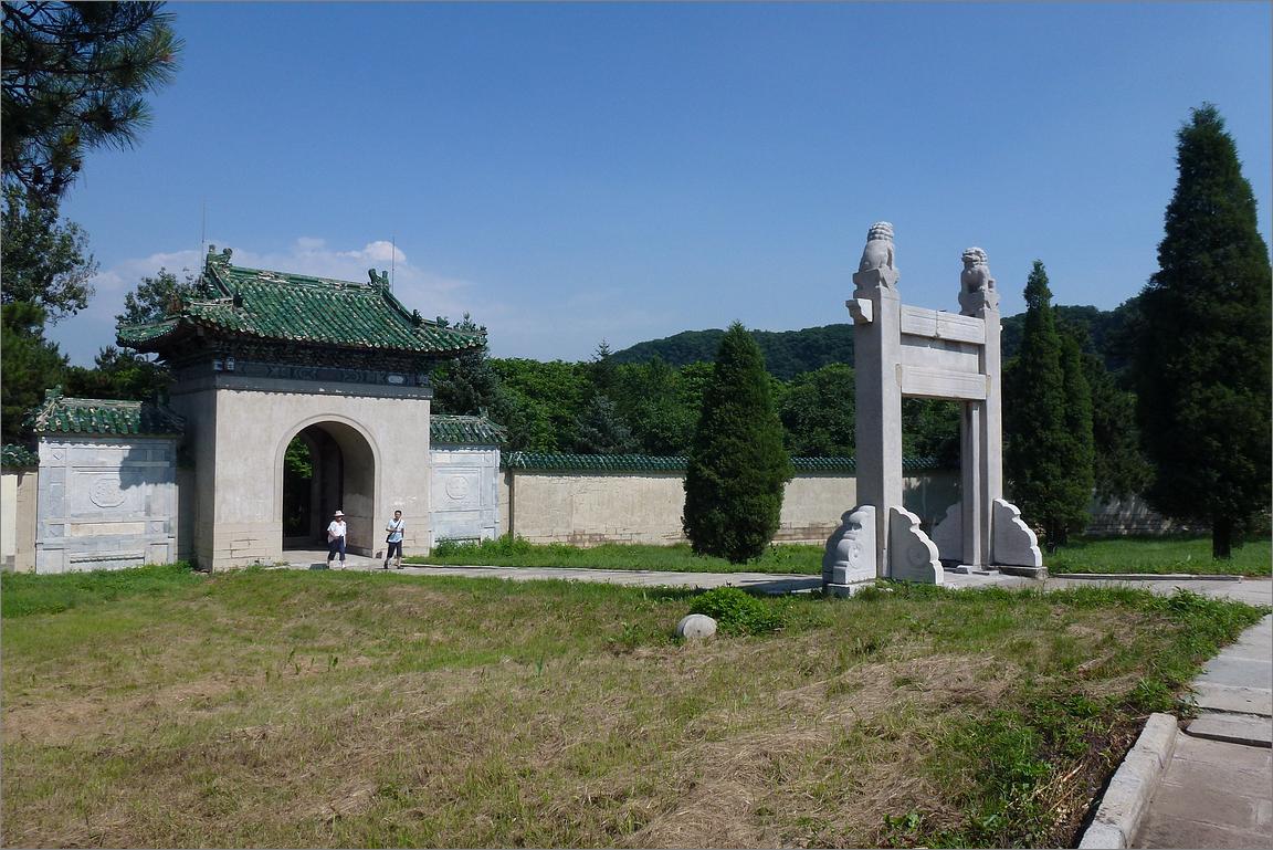 张学良为什么有这么多陵墓,张学良为父亲张作霖造的墓在哪里