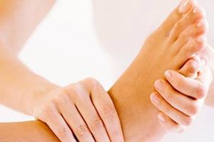 扁平足的护理方法对康复非常重要,成年人运动如何预防扁平足