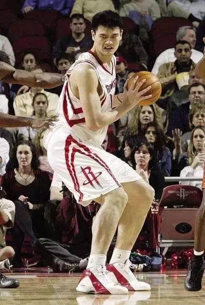 姚明在职业生涯穿过哪些球鞋,姚明球鞋回顾