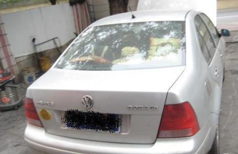 老婆说：晴天后车里总是湿湿的，找师傅拆开一看，不想说话了！