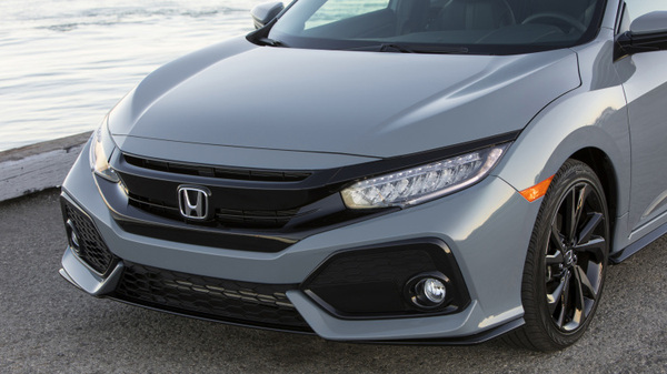 2016款和2019款思域外观对比图,2020款思域两厢新锐控碰撞测试