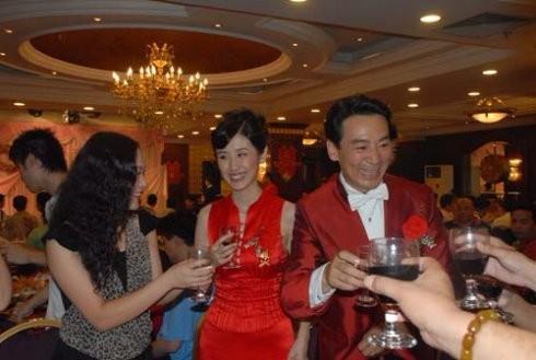 寇振海是赵薇林心如的严父娶小21岁娇妻61岁仍*欢寻**