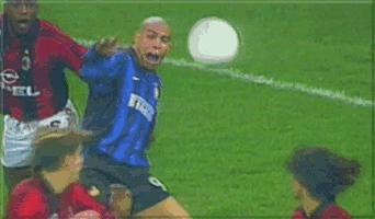 足球假摔演技爆表,足球场上演技派假摔高手