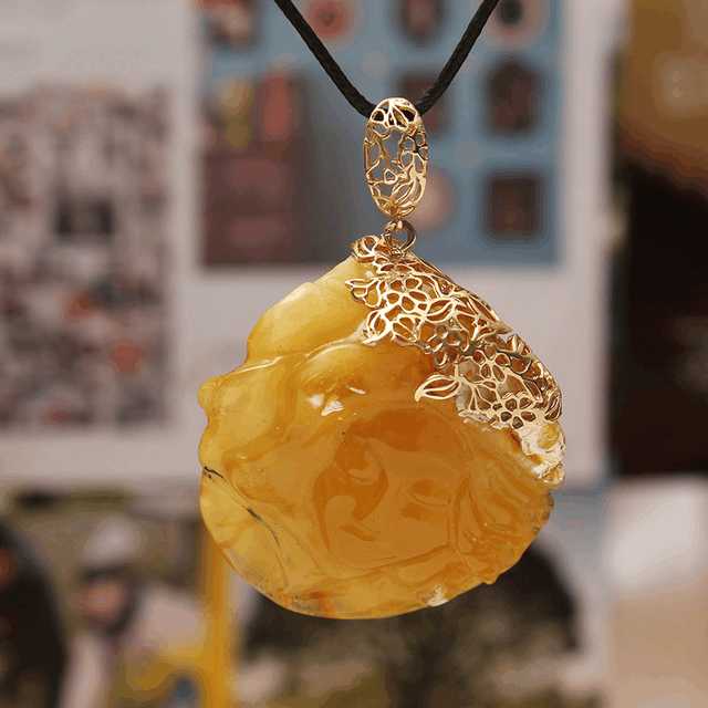 鸡年能戴什么首饰招财运,鸡年戴什么金吊坠好运