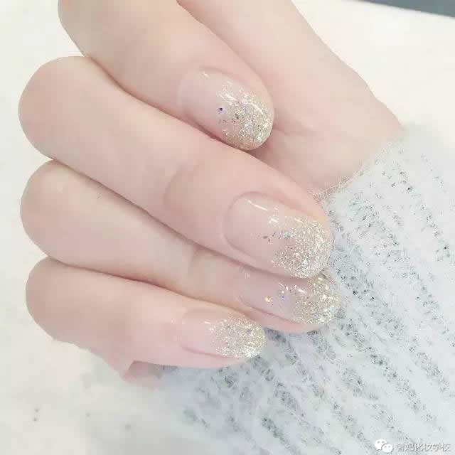 一不小心就让你怦然心动的：22款精致美甲