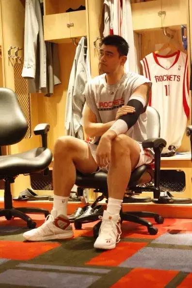 姚明在职业生涯穿过哪些球鞋,姚明球鞋回顾