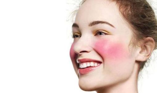 乱用护肤品皮肤成了激素脸,美容护肤导致毁容的心理原因