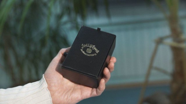 全球首个由再生纸板制成的拍立得,复古情怀满满!