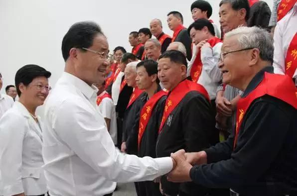 浙江省委书记为浙江企业家点赞,区领导为乡贤点赞
