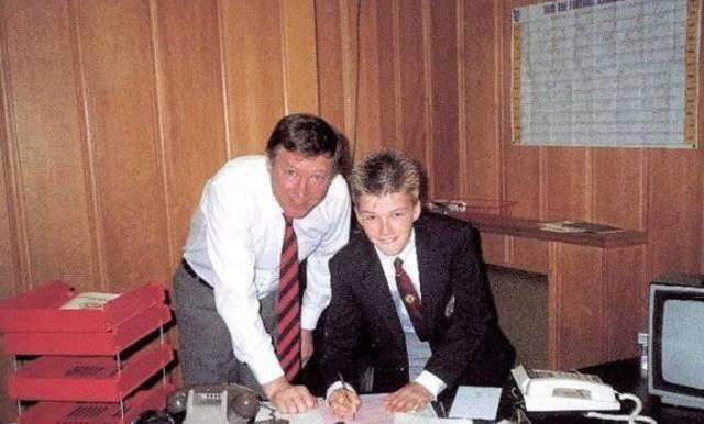 25张好莱坞名人青涩照,明星希拉里惊艳的照片