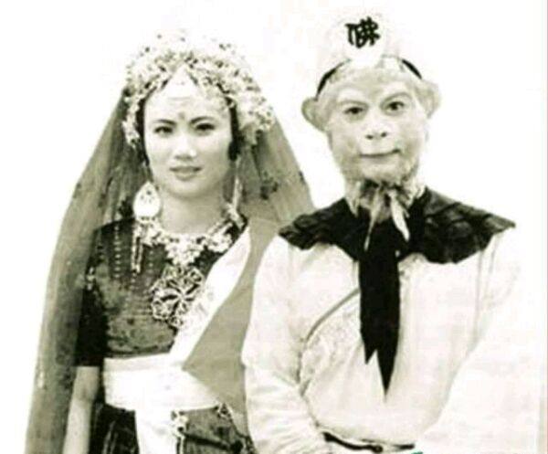 25张好莱坞名人青涩照,明星希拉里惊艳的照片