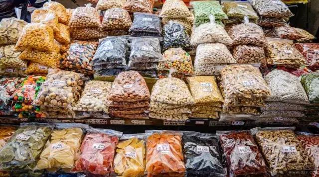 塑料瓶加热水有什么危害,塑料瓶加热水可以喝吗