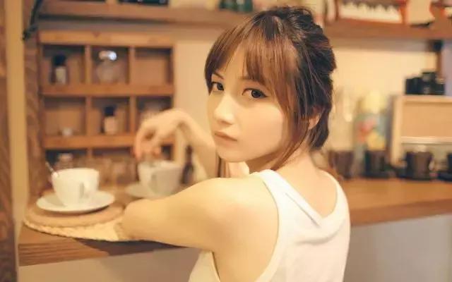 和他玩游戏都当作一场约会,和她玩游戏