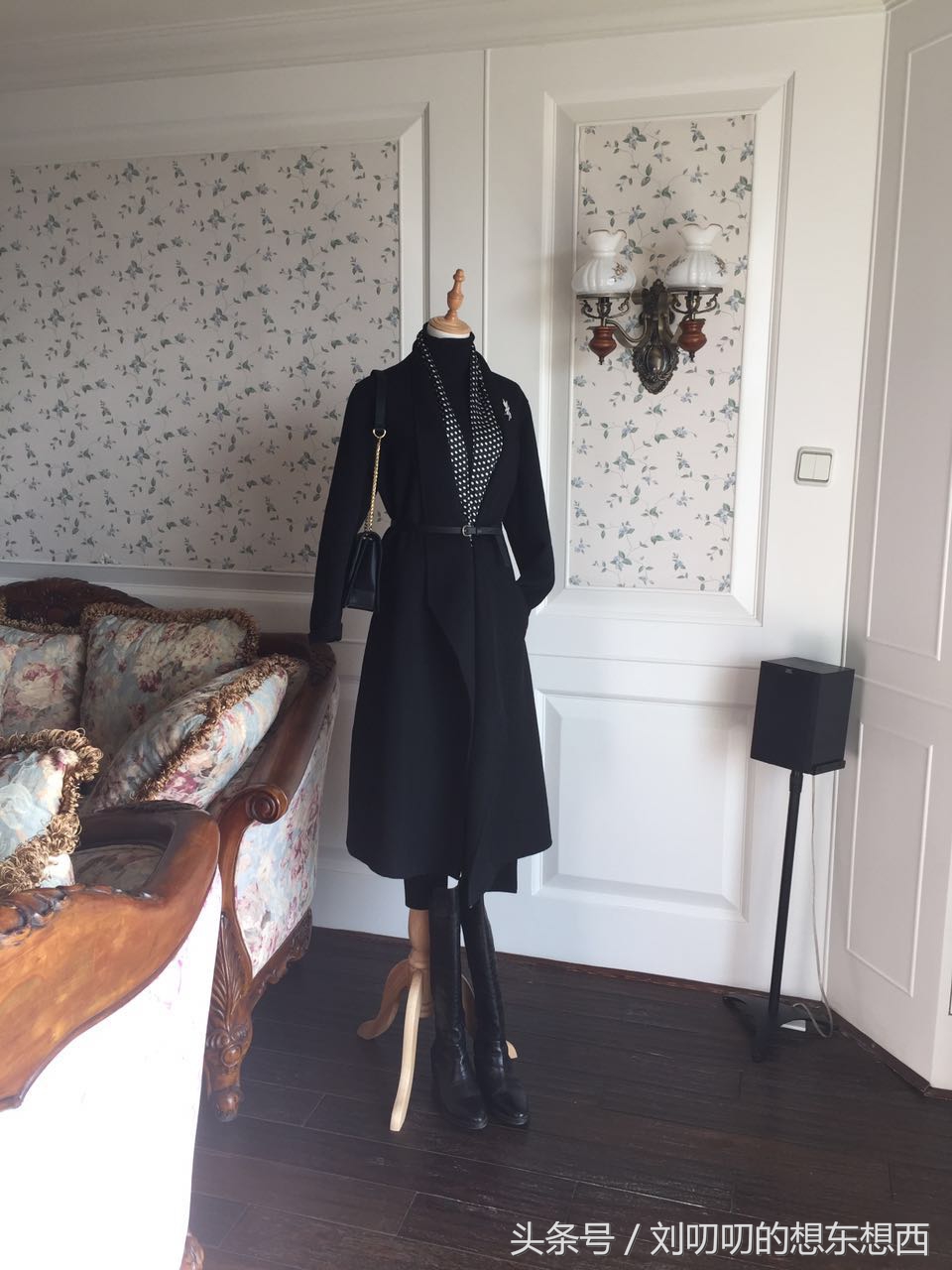 一身黑需要提点亮-一日一Look之黑配白五