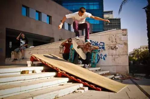 怎么才能学会单滑滑板,滑板初学者可以学的小技能