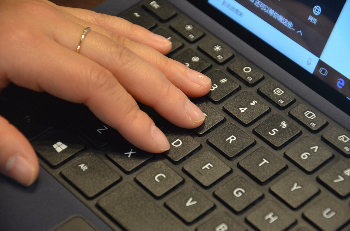 学生党2020高性价比笔记本超极本,超级本跟二合一笔记本