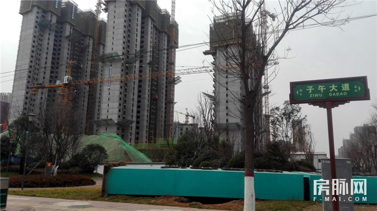 左边万科城,右边智慧城,合能公馆在长安一点也不偏!