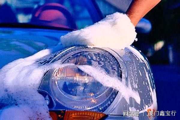 白色车身沾上沥青用什么清洗,车身飞溅沥青如何清洗