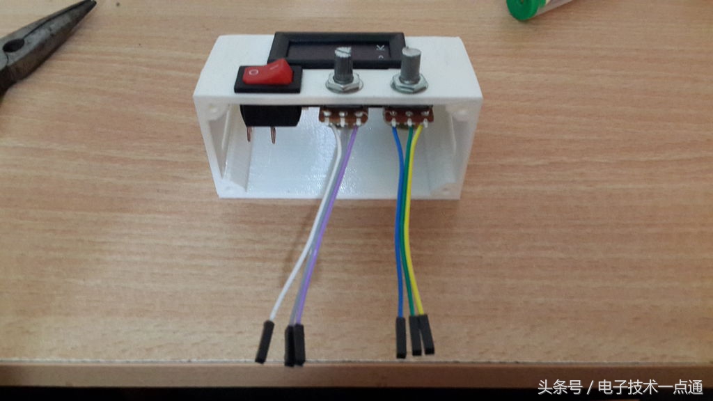 自制一个简单直流电源,自己动手制作一个简易电源