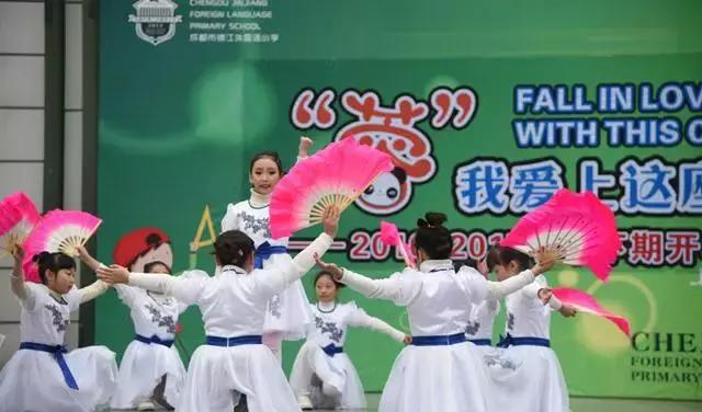 成都喝盖碗茶看川剧变脸图片,四川川剧变脸走进校园