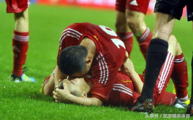 足球场上那些突如其来的吻,足球场上的世纪之吻