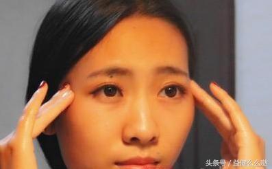 怎么让眼睛看起来不呆滞,怎样让眼睛看起来有精神不虚