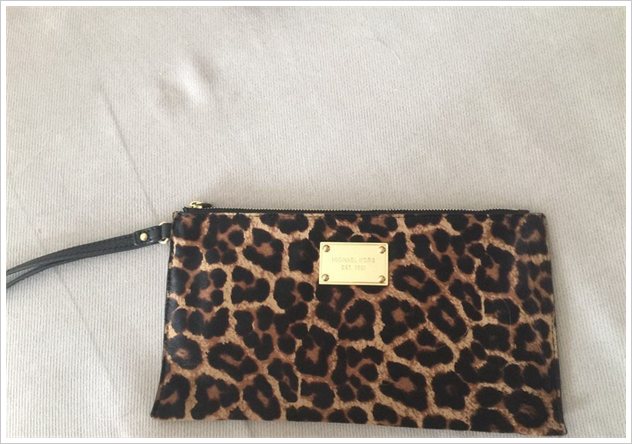 富家千金德法美加4国疯狂购物，只买了PRADA15只包，请网友们鉴定