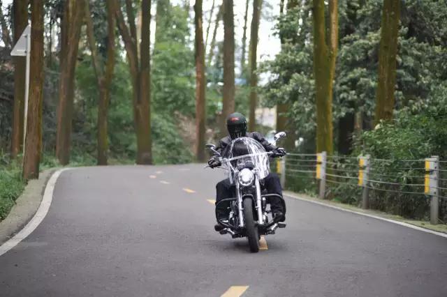 国产巡航摩托车600cc,国产美式v缸太子力帆v16