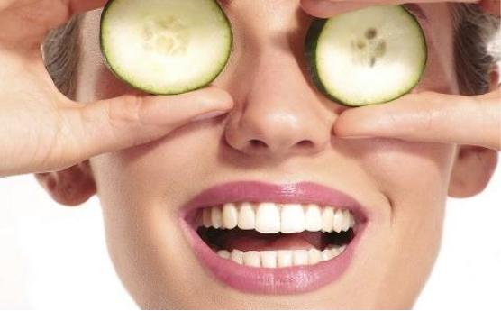 如何去除鱼尾纹的方法图解,鱼尾纹显老的方法