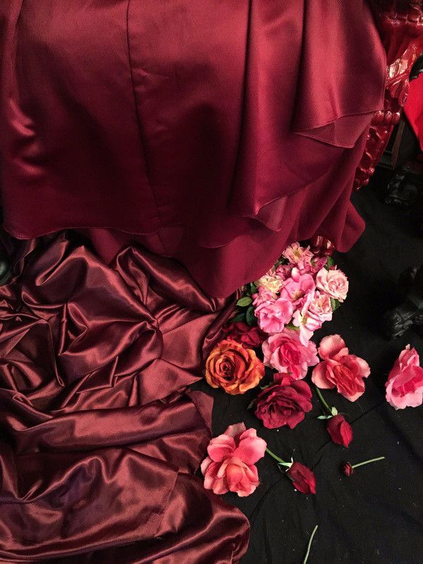 三个一无所有的女人，用以物换物和手工制作的方式再造绝代艳后！