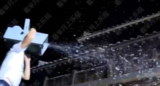 电影中带有雪景的场面怎么拍的,电影中的雪是如何拍摄的