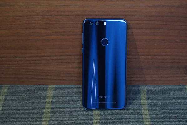 买手机买准新机好还是全新机,手机是玻璃机身好还是陶瓷机身好